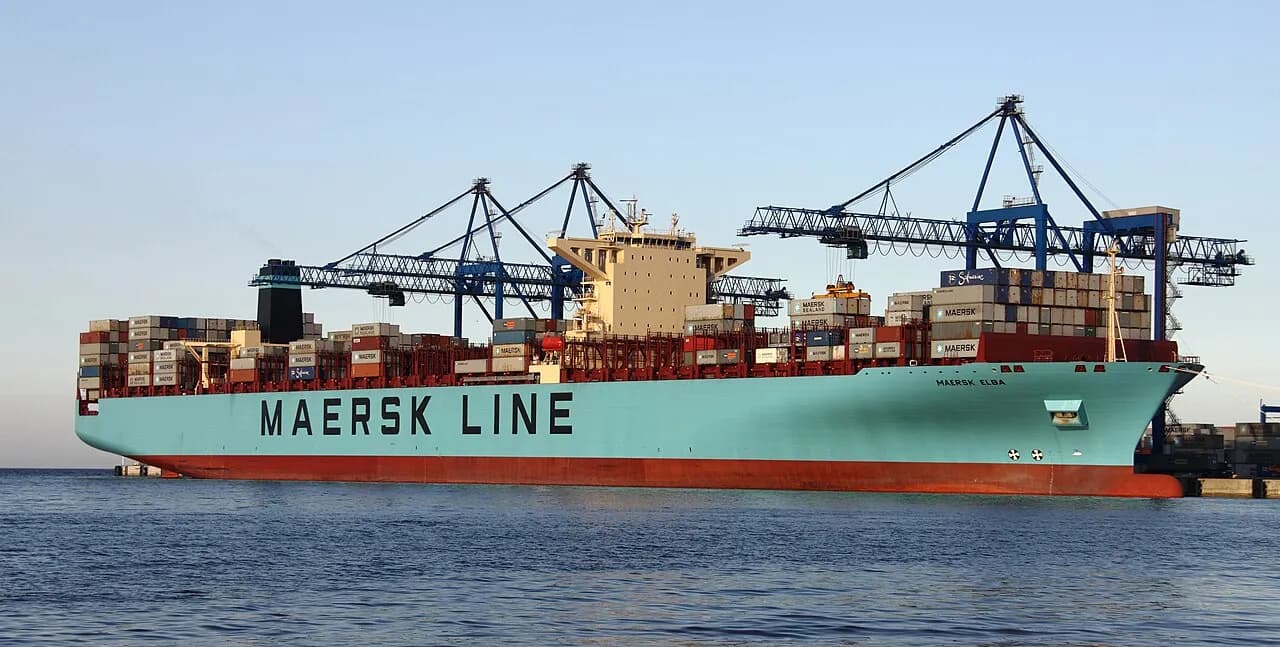 MS Maersk Elba ses her som containerskib ved Gdańsk Deepwater Container Terminal. På optagelsestidspunktet var det det største fartøj, der nogensinde var sejlet ind i Østersøen.