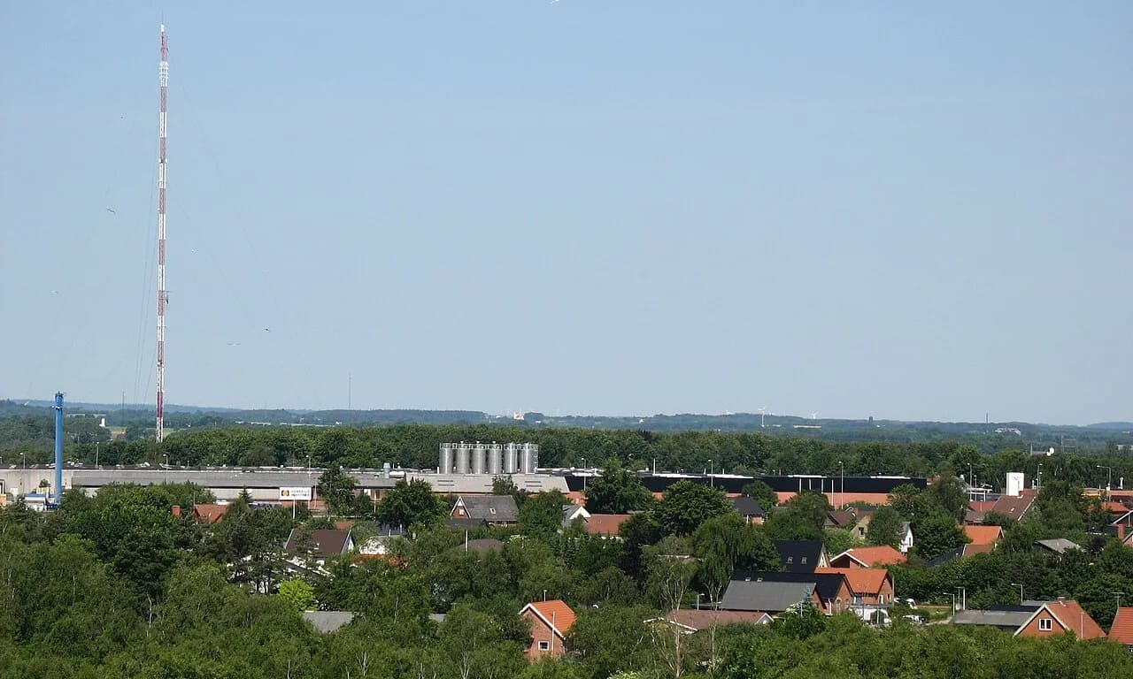 Et bylandskabsbillede fra Herning set mod nordvest. Motivet viser omgivelserne i et roligt by-/landskabsmiljø.