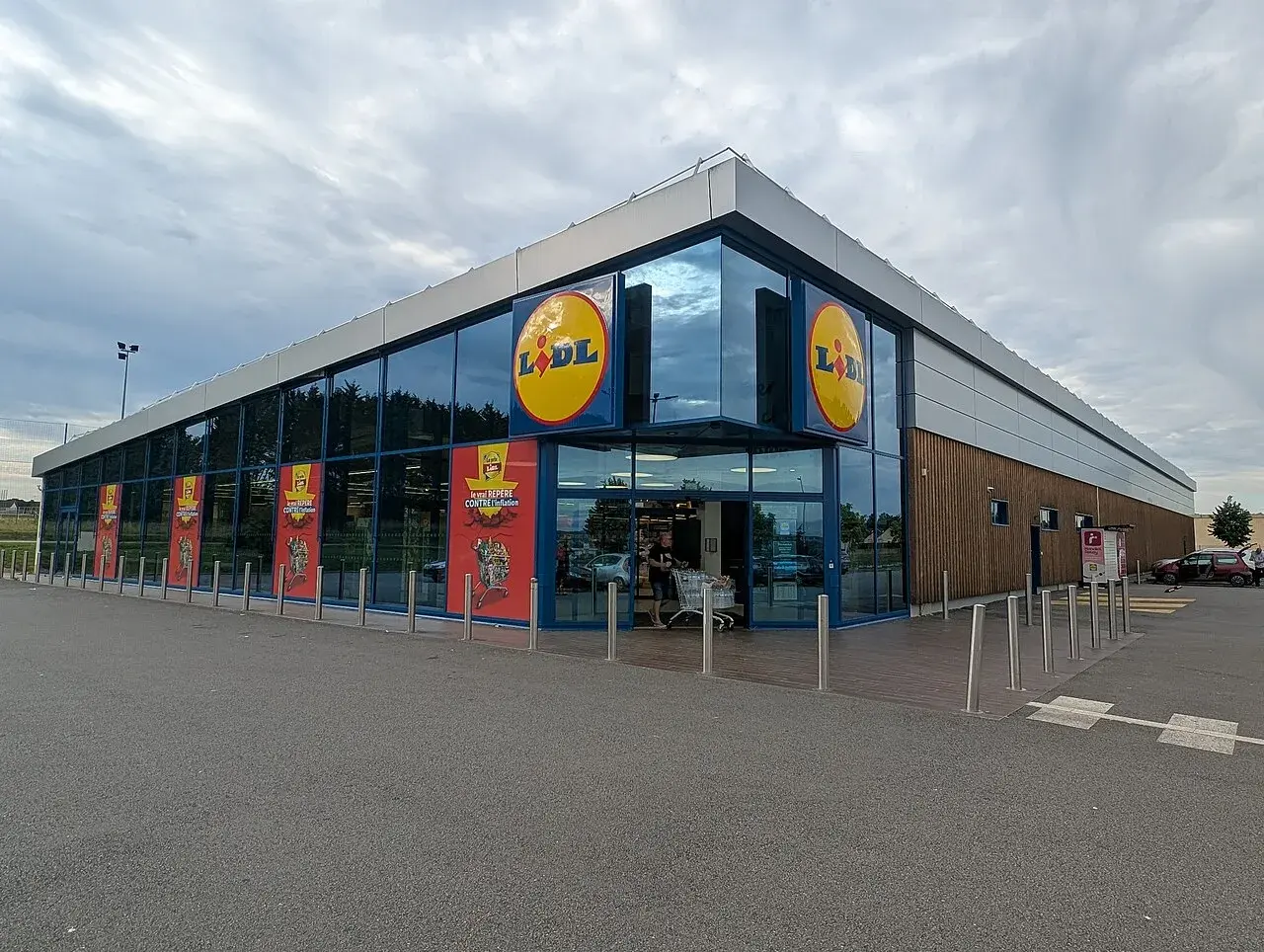 En Lidl butik i Avallon, Frankrig. Butikken er en del af den internationale Lidl-kæde.