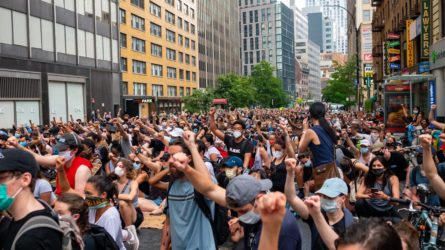 protester beograd serbien sammenstod