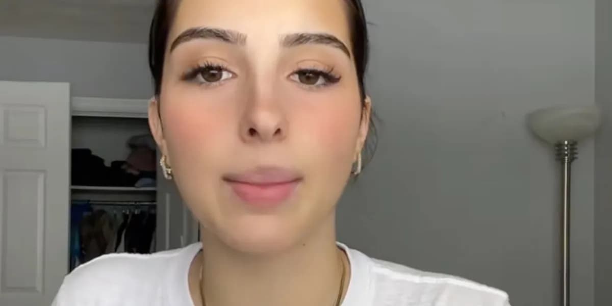 Et skærmbillede fra TikTok-appen, der viser en kort video og den karakteristiske grænseflade. Søgeord: TikTok.