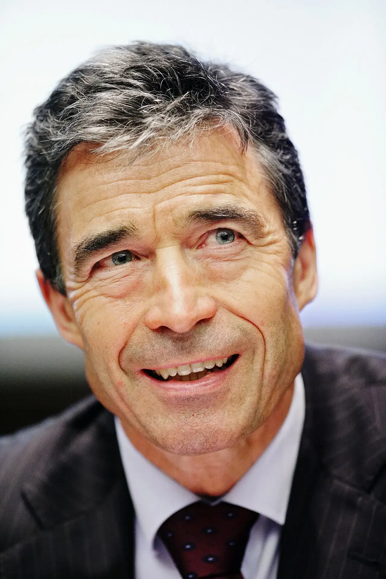 Tidligere dansk statsminister Anders Fogh Rasmussen fotograferet ved en session i Nordisk Råd i Helsinki. Billedet egner sig til artikler om nordisk samarbejde og dansk udenrigspolitik.