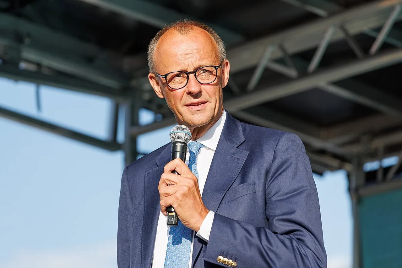 Friedrich Merz deltager i en CDU-valgkamp i Erfurt. Billedet viser ham i forbindelse med et politisk event.