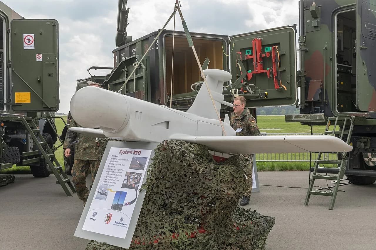 Rheinmetall KZO vises på ILA 2018 i Schönefeld. Billedet fanger udstillingsopsætningen og virksomhedens militærteknologiske fokus.