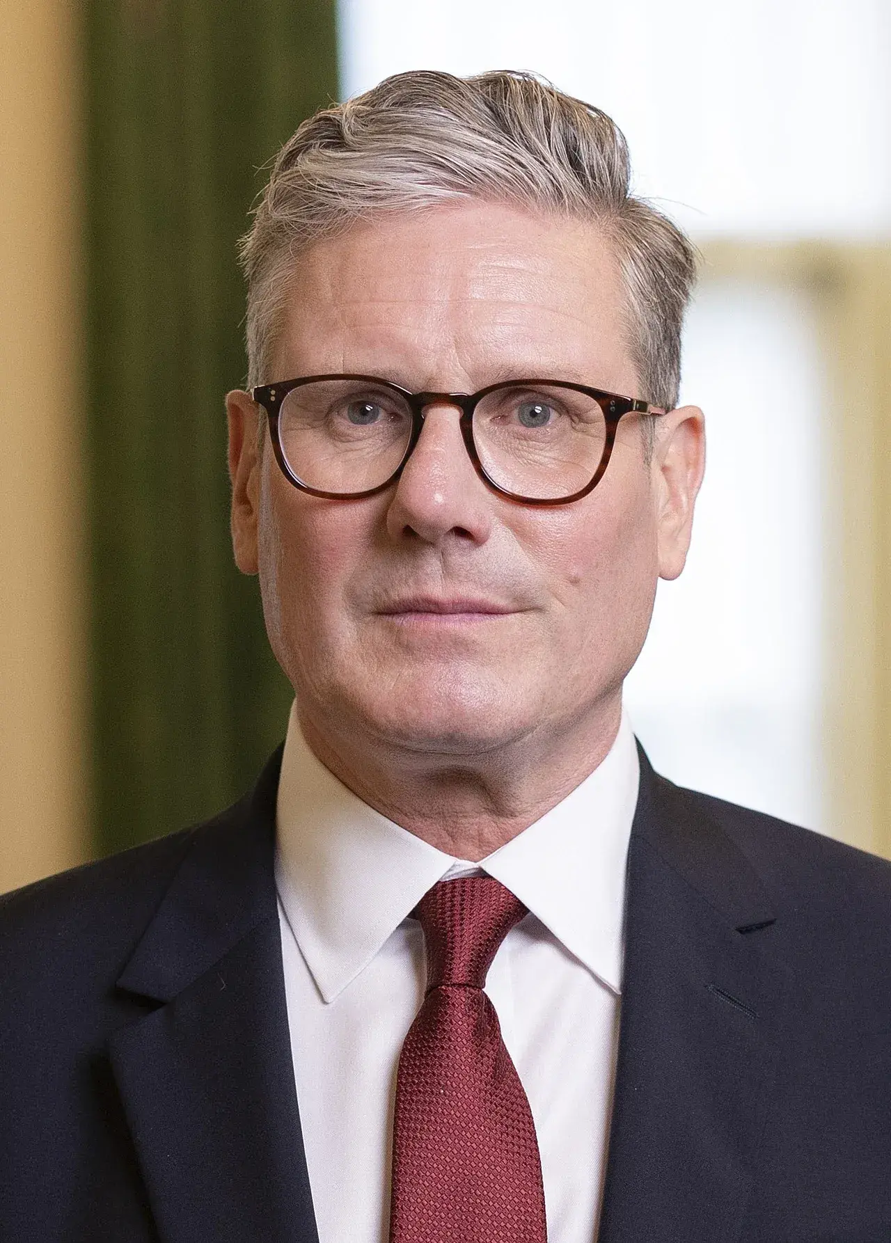 Officielt portræt af Storbritanniens premierminister, Sir Keir Starmer, fotograferet ved No 10 Downing Street. Billedet er taget i forbindelse med hans tiltrædelse.