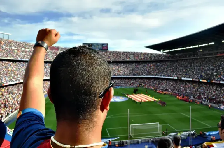 Saudi-Arabias landshold opstillet før en venskabskamp på Santa Giuliana-stadion i Perugia i sommeren 1975. Et historisk holdbillede fra perioden.