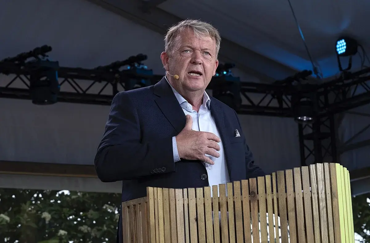 Lars Løkke Rasmussen speaking at a podium during Folkemødet in Allinge.