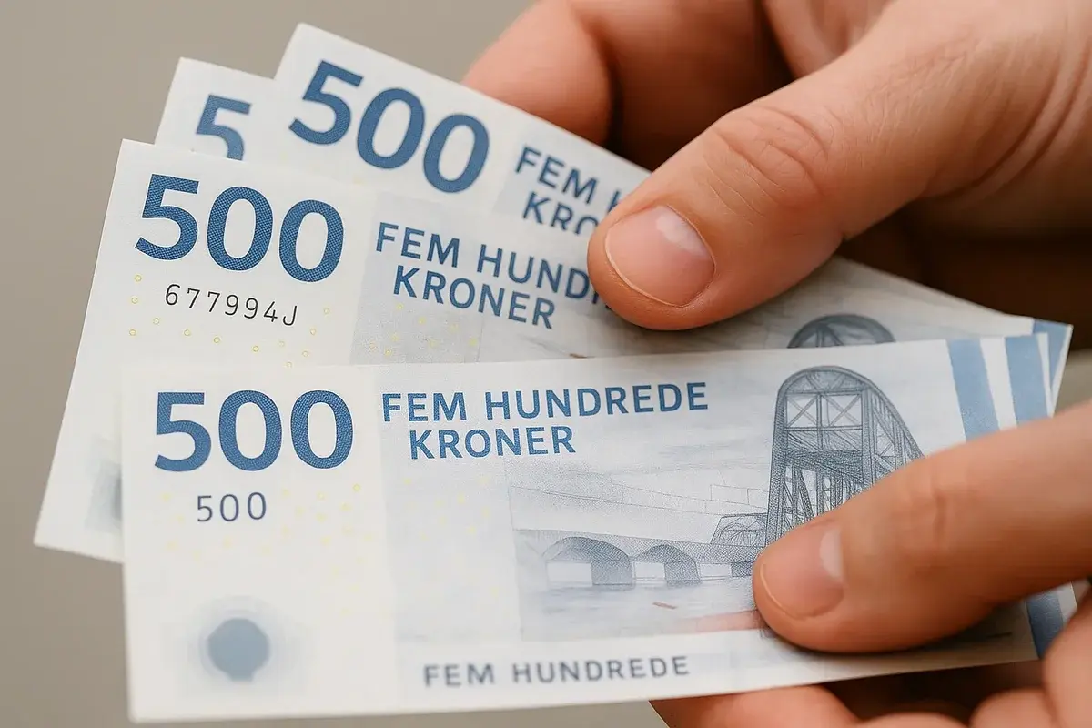 Hand holding three Danish 500 kroner banknotes