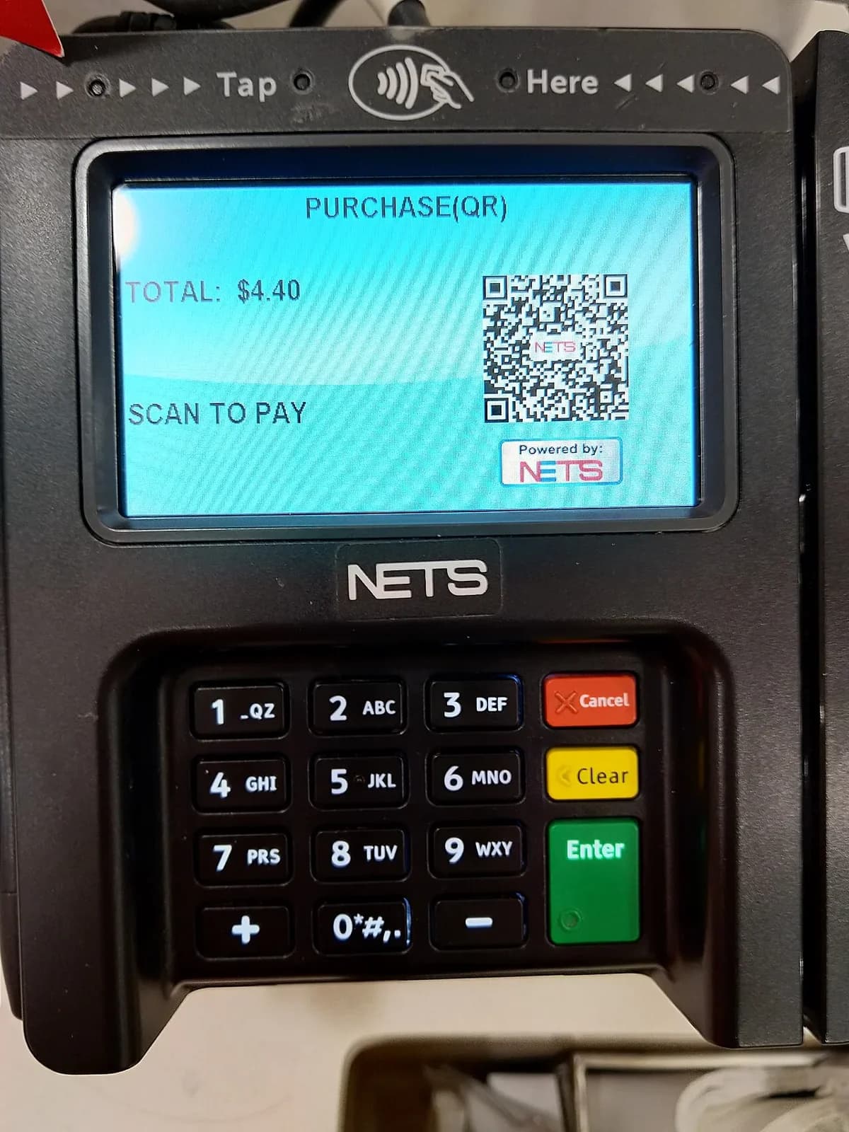 Payment terminal screen with QR code and keypad
