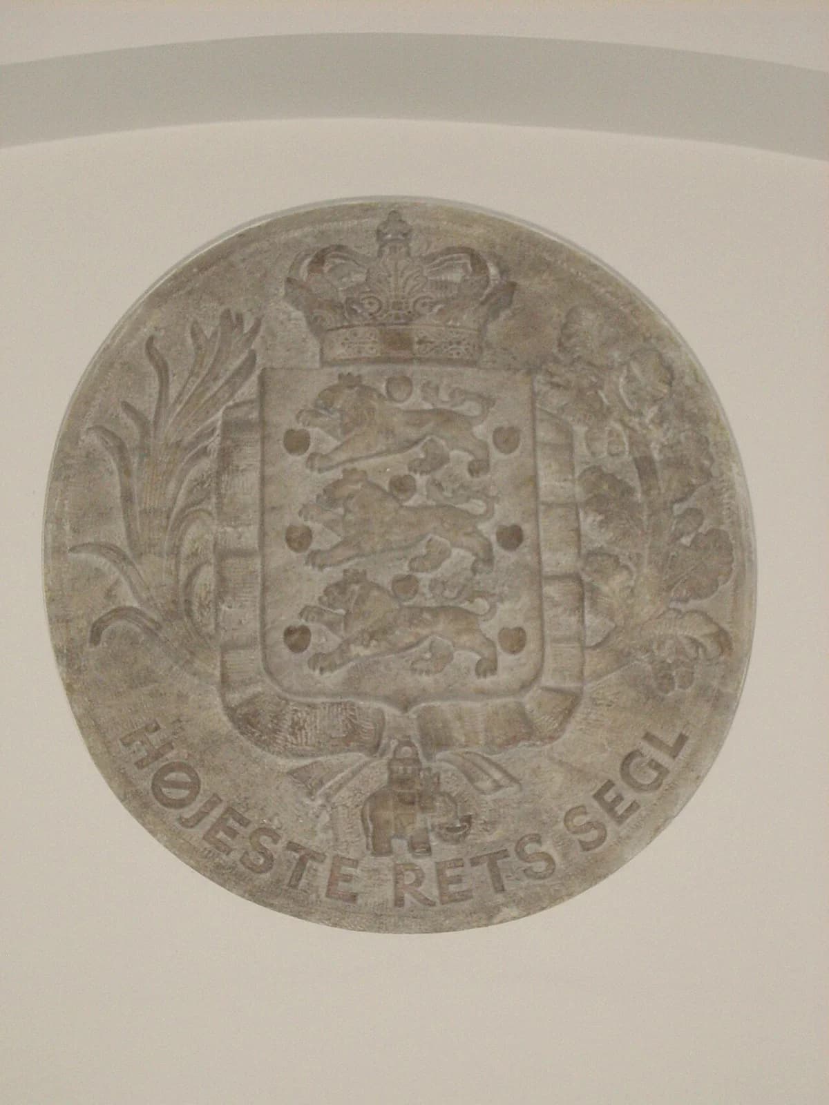 The seal of the Danish Supreme Court.