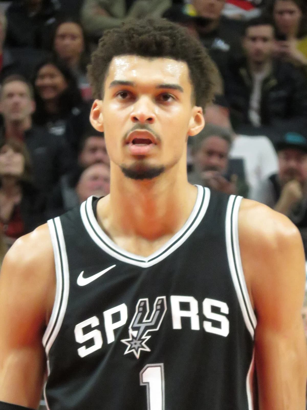 Victor Wembanyama in a Spurs jersey during a game.