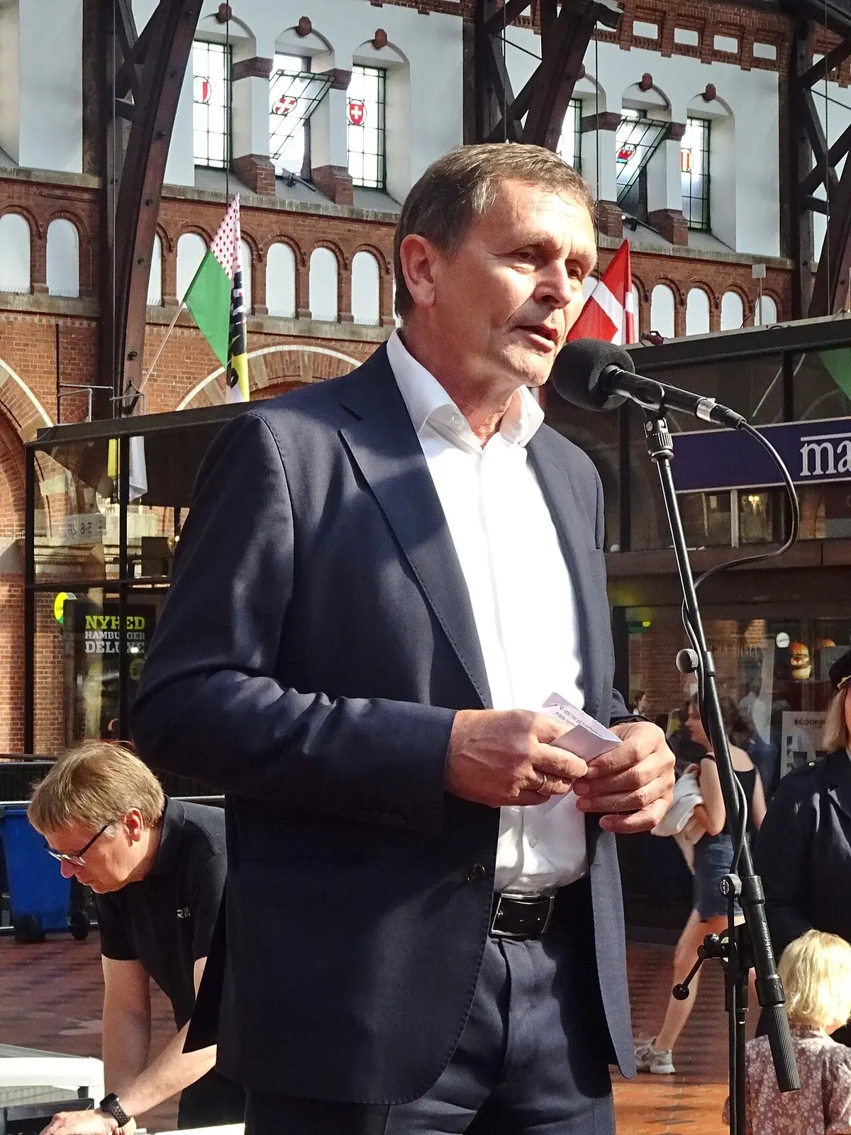 Flemming Jensen speaking at a railway anniversary event in Copenhagen Central Station.
