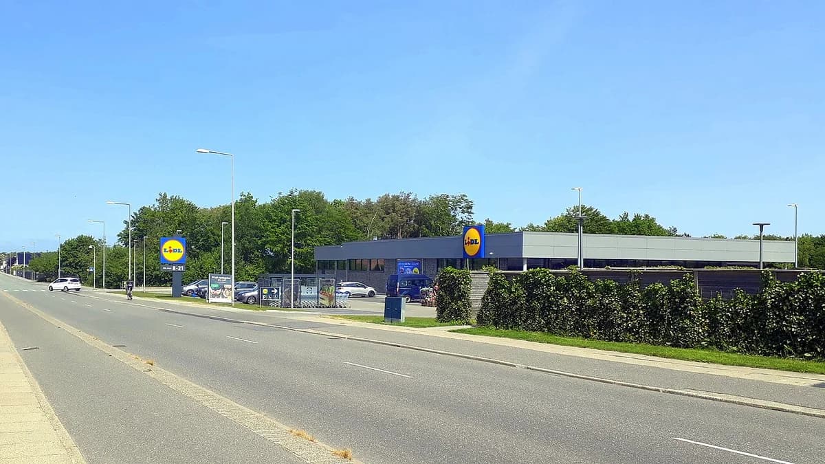 A Lidl supermarket beside a road in Hjørring.