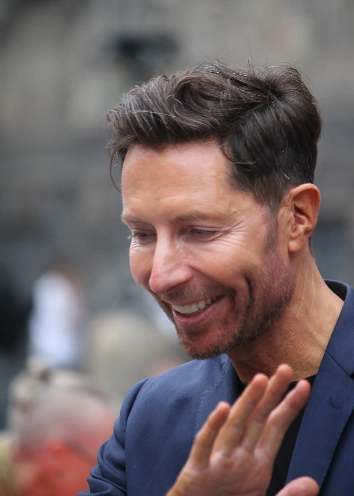 Portrait of Danish journalist Kåre Quist smiling outdoors at Christiansborg in Copenhagen.