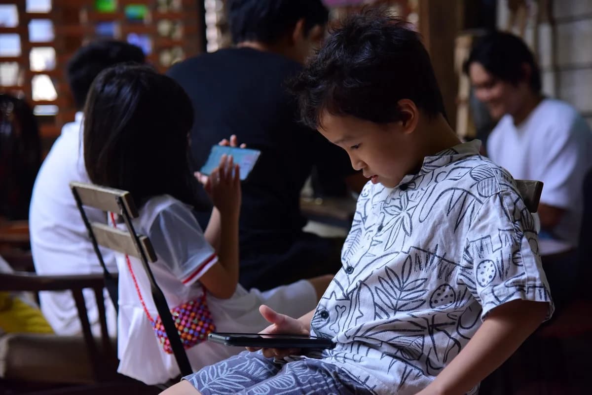 Children indoors using smartphones