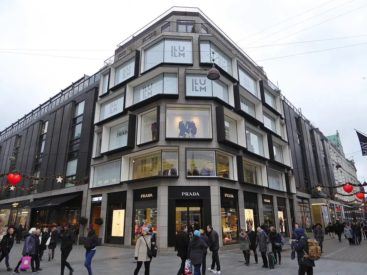 Modern Illum department store on a busy Copenhagen street corner.