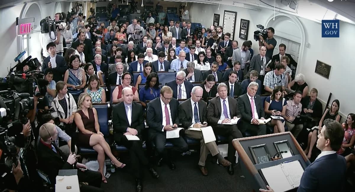 Reporters packed into the White House press briefing room during a briefing.