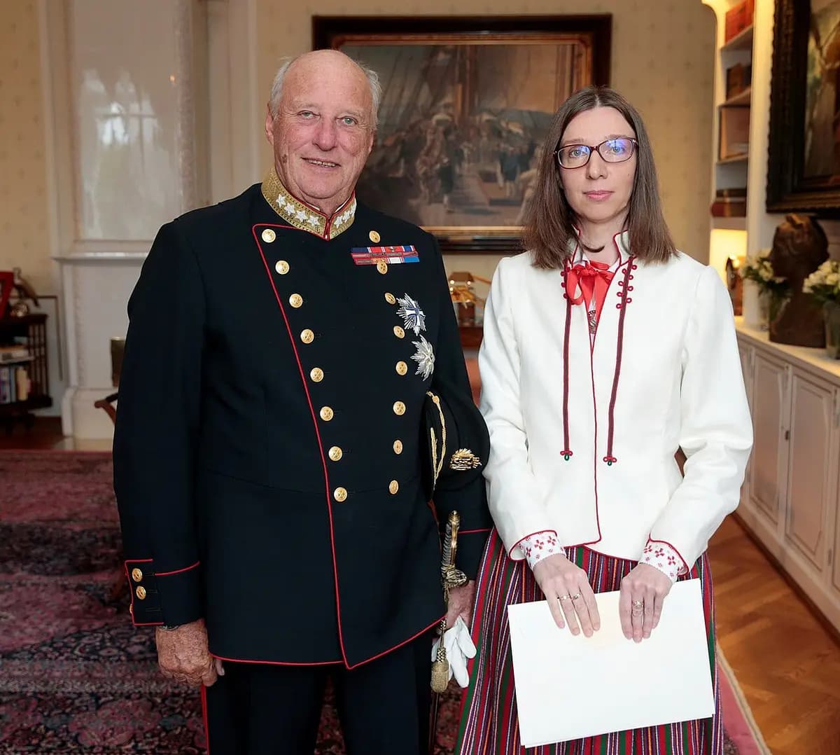 Estonian Ambassador Janne Jõesaar-Ruusalu with King Harald V of Norway during credential presentation
