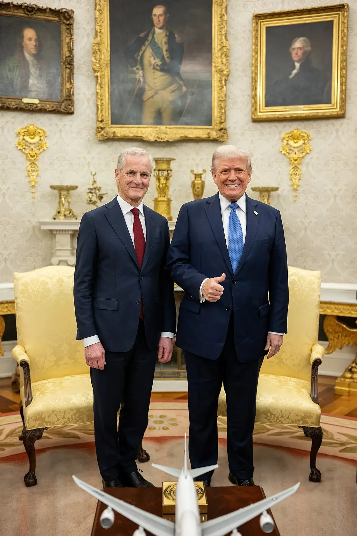 Donald Trump and Jonas Gahr Støre standing together for a photo in the Oval Office.
