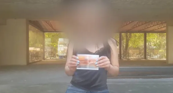 Kvinde hævder at være tidsrejsende fra år 3812: Viser foto fra ‘Mars’ — eksperter og netbrugere i tvivl