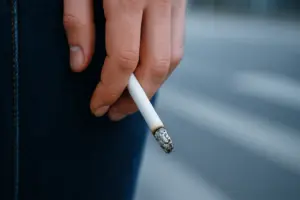 Syv rygemyter under lup: Hvad forskningen og lægen virkelig siger om nikotin og risiko