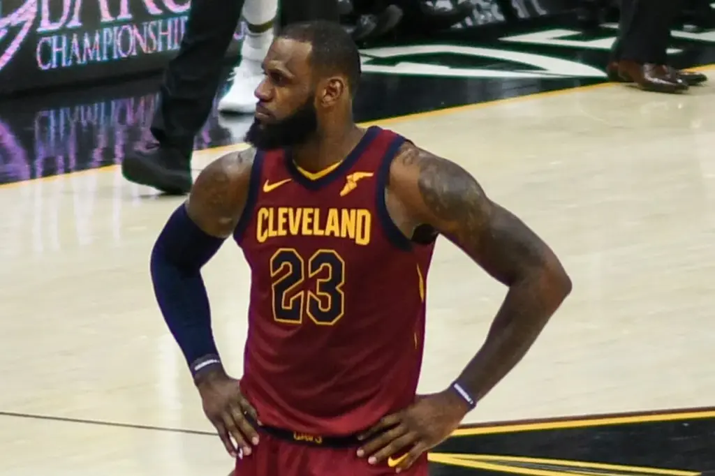 Kongen af NBA skriver historie: LeBron James tangerer legendarisk rekord